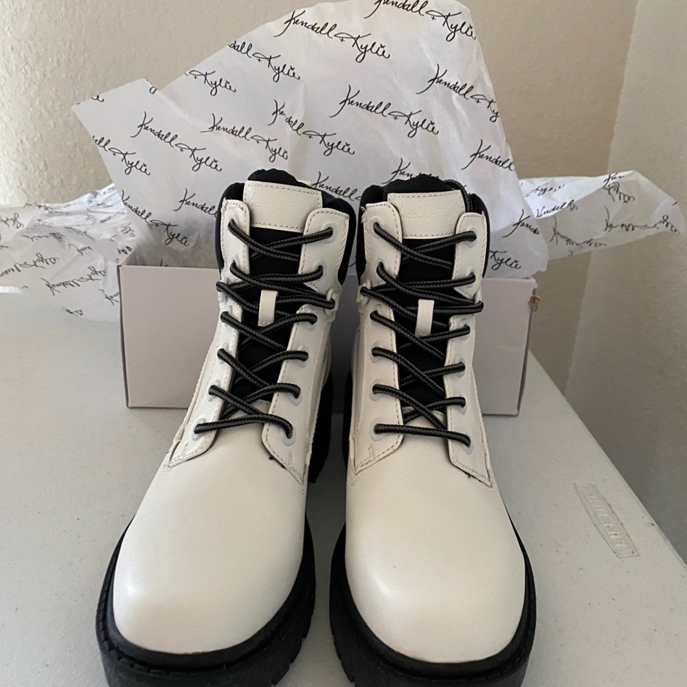 Kendall & Kylie Lug sole combat boot size 9 womens